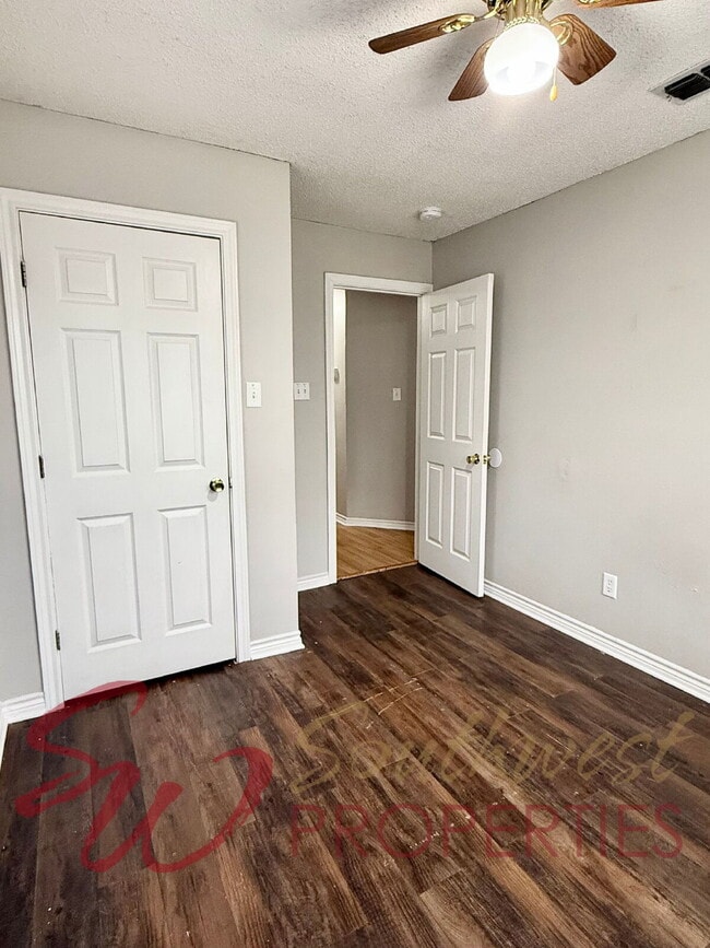 Building Photo - Charming 3 bedroom, 1 bath home