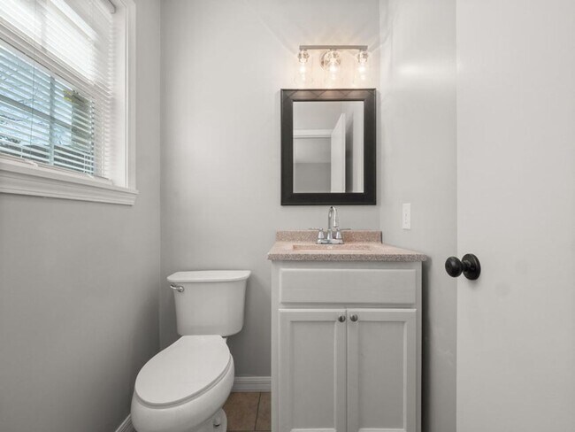 Building Photo - 506 Vernon St