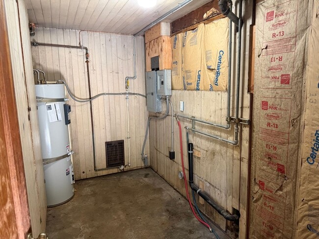 Building Photo - 1 bedroom, 1 bath duplex in Springfield!
