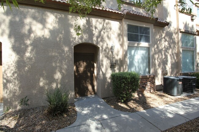 Building Photo - Beautifully designed 2Bed/2Bath/2Car Townhome located in Summerlin