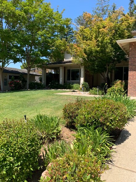 Building Photo - 1819 Yolanda Cir
