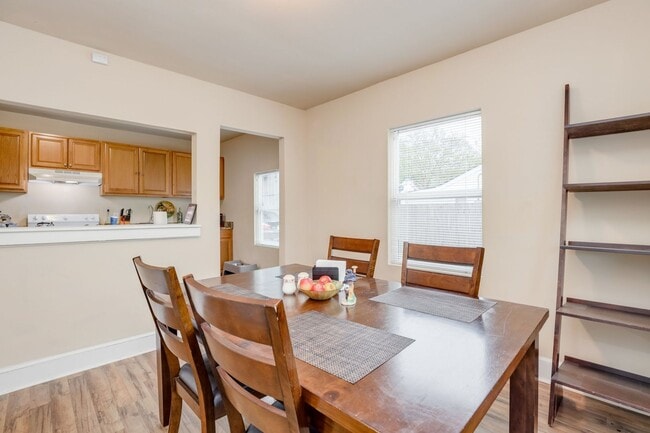 Building Photo - Renovated and Roomy 3 Bedroom Home in the ...