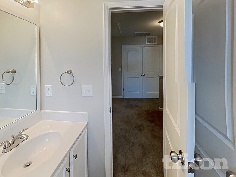 Building Photo - 1925 Buffalo Way