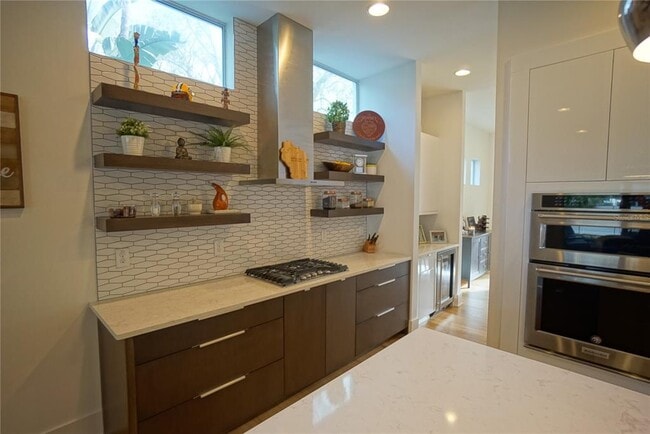 Building Photo - 209 S Trask St