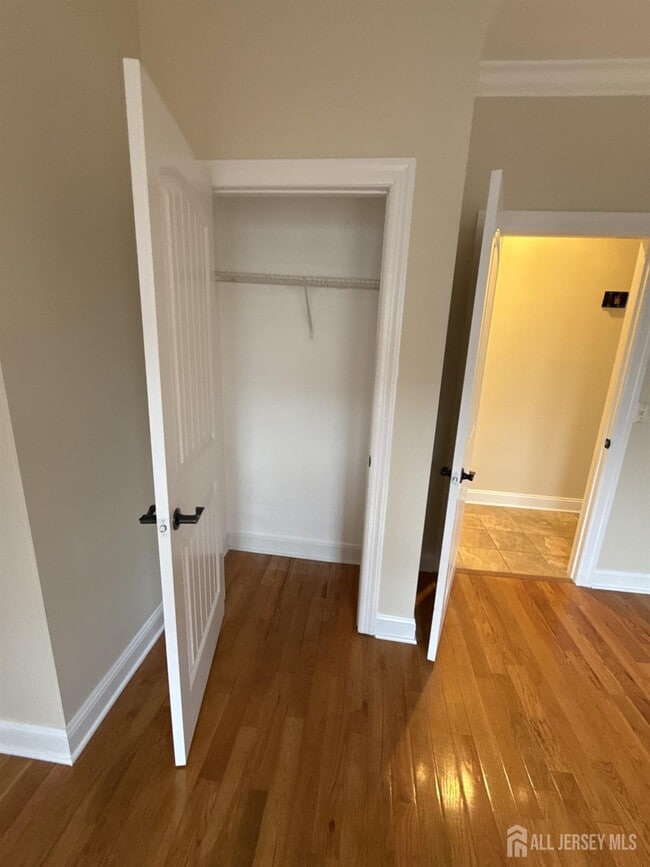 Building Photo - 472 Cliff Rd