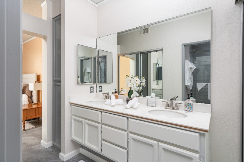 Building Photo - 401 El Cielo Rd