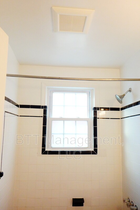 Building Photo - 812 Greenwood Cir