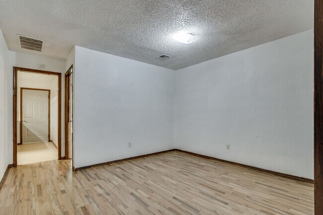Building Photo - 7312/7314 Kings Manor Court