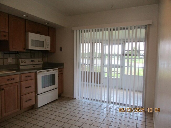 Building Photo - 45 Lake Villa Way
