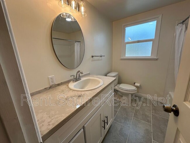 Building Photo - 747 E Benbow St