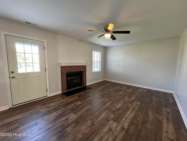 Building Photo - 104 Newhan Ln