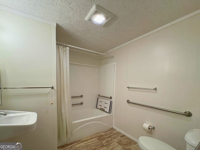 Building Photo - 203 Sloan St