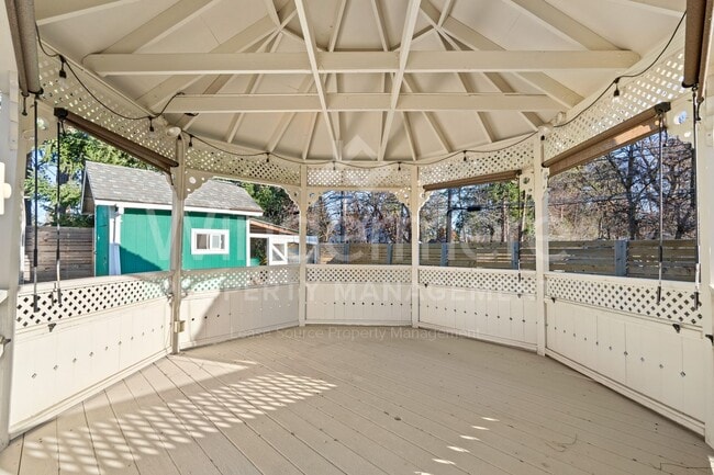 Building Photo - South Hill Charm