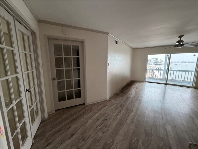 Building Photo - 500 Tiki Dr