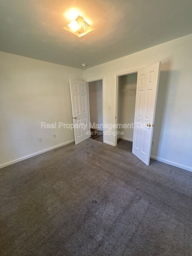 Building Photo - 5048 Queen St