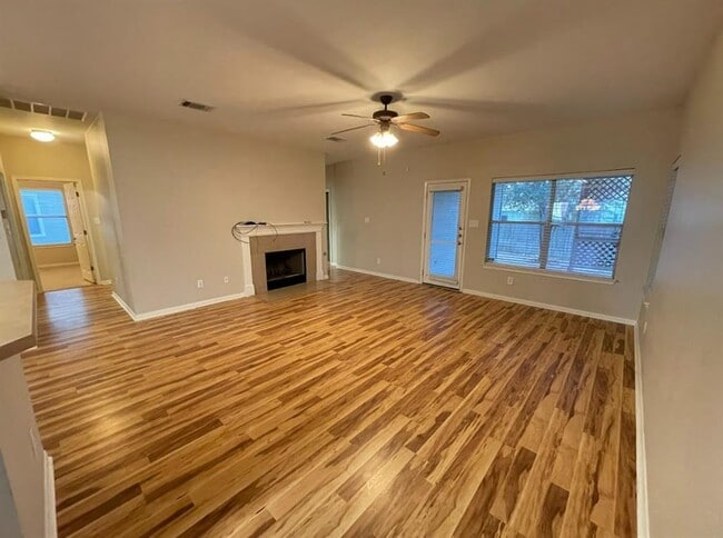 Building Photo - 1118 Boxwood Loop