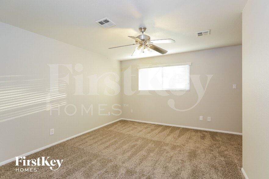 Building Photo - 4501 S Forest Ave