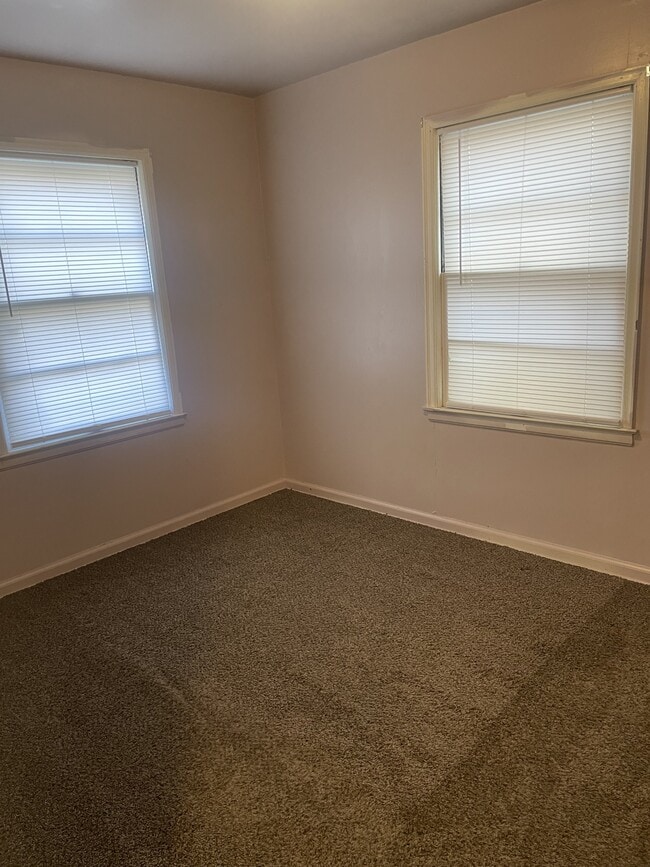 Building Photo - 1658 N Bluff St