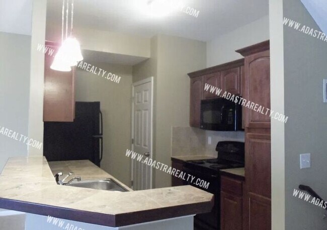 Building Photo - Beautiful and Spacious Olathe West Townhome-Available NOW!!