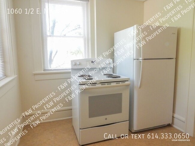 Building Photo - 1060 1/2 E. Main St.-2