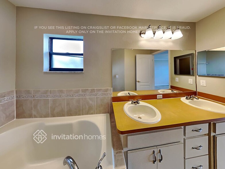Building Photo - 1721 James Pointe Dr