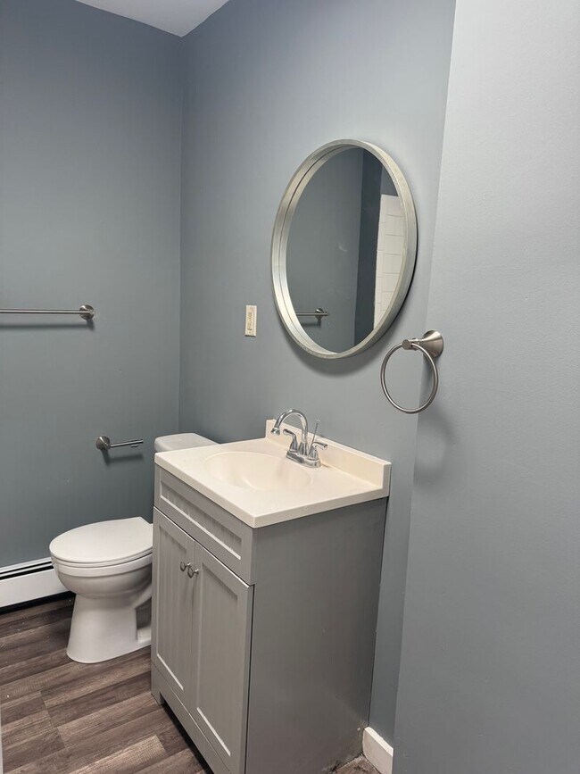 Building Photo - 2a Walnut St