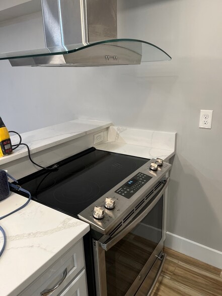 Building Photo - 212 5th St NE