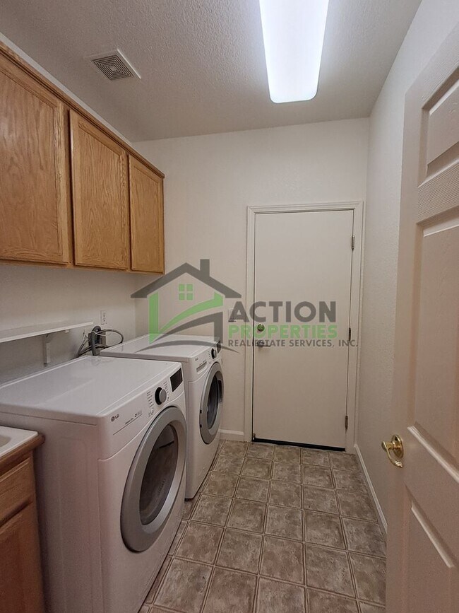Building Photo - 7197 Marblethorpe Dr