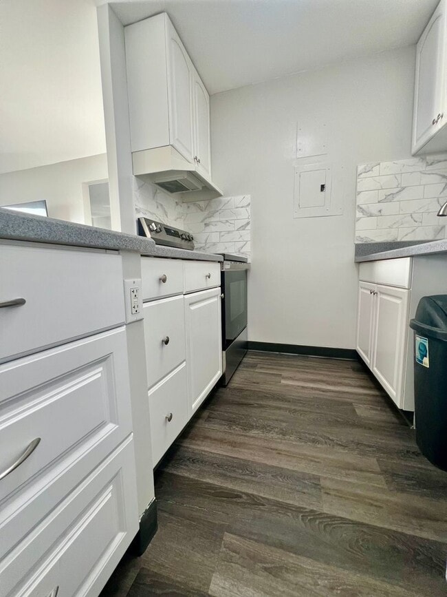 Building Photo - Beautiful 1/1/1 with Sunset Views