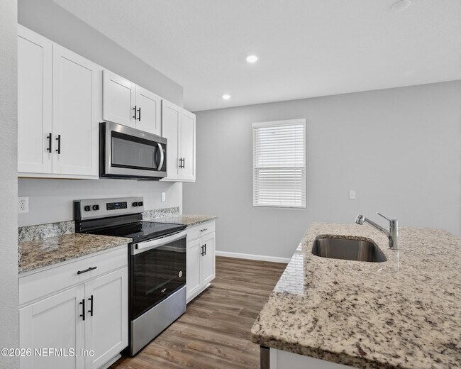 Building Photo - 14757 Cashew Ave