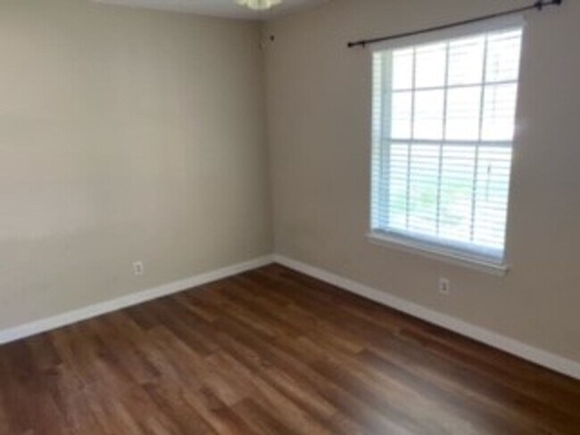 Building Photo - Remodeled Anderson Mill Gem - Must See!