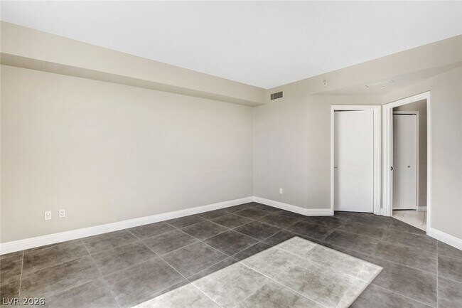 Building Photo - 222 E Karen Ave