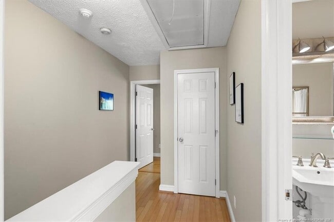 Building Photo - 421 Cityview Ln