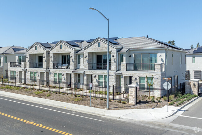 Building - Starling Townhomes