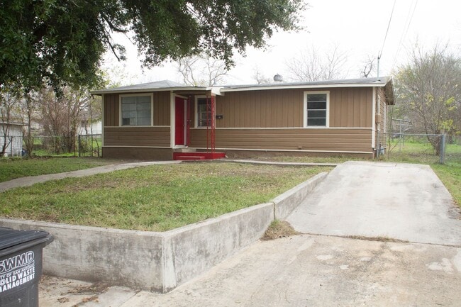 Building Photo - Discover Your New Home in the Heart of San Antonio's East Side