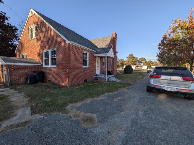 Building Photo - 107 N Church St