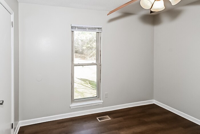 Building Photo - 370 Avon Cir