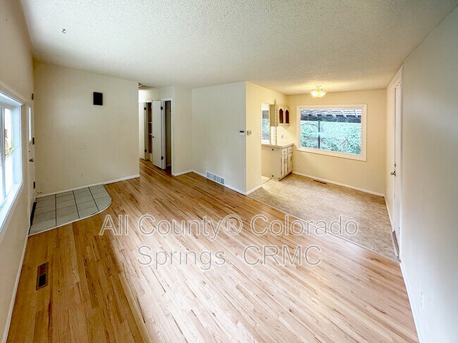 Building Photo - 2122 Meyers Ave