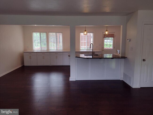 Building Photo - 64 Bogle Dr