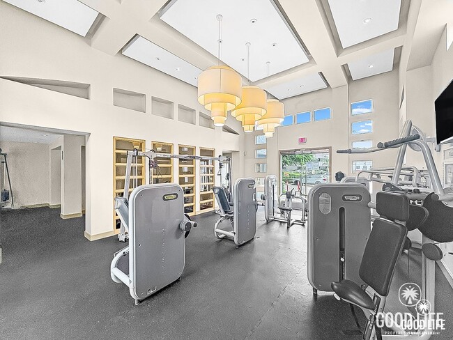 Building Photo - Modern 2 Bed Condo with Resort-Style Amenities in UTC