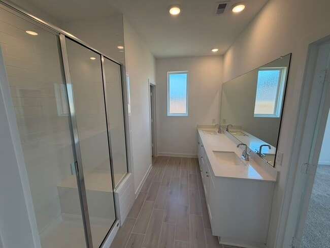 Building Photo - 2847 Gdn Mdw St