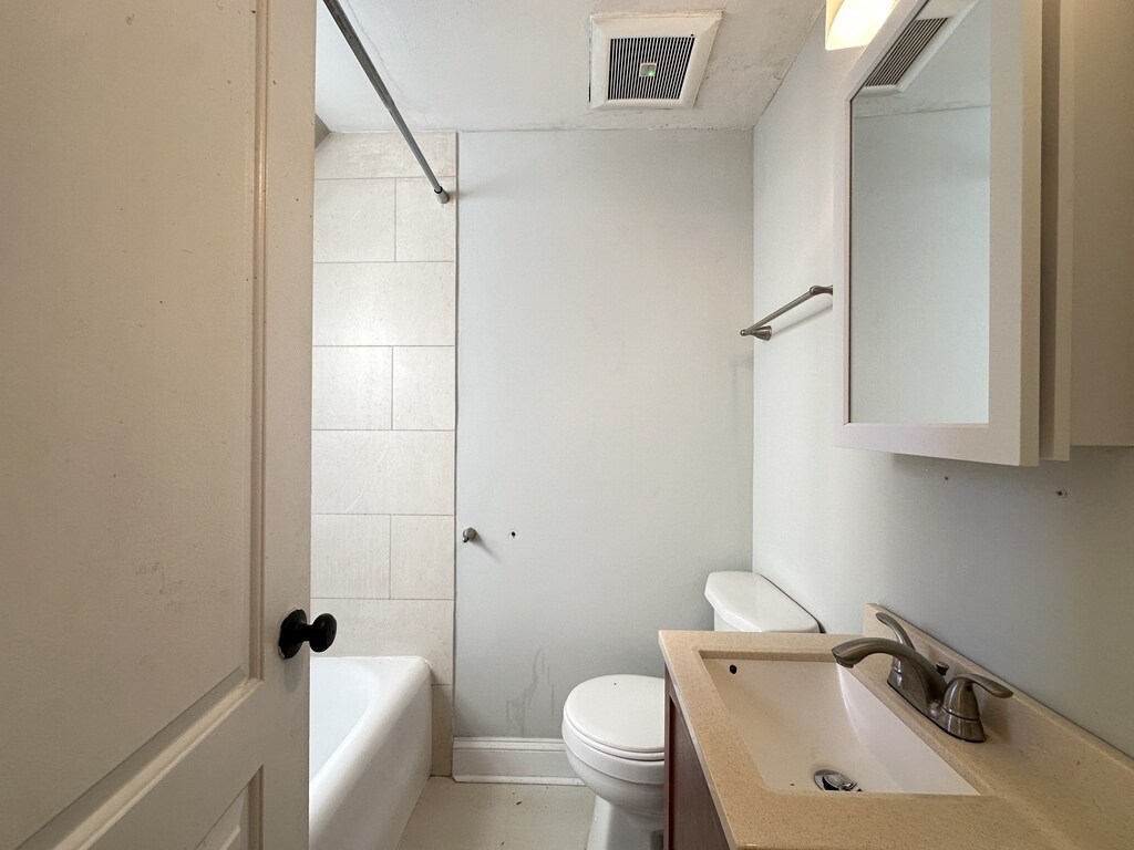 Building Photo - 627 W Patterson Ave