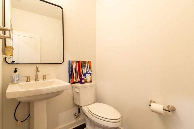Building Photo - 3 bedroom Beauty in the Heart of Edgewood!