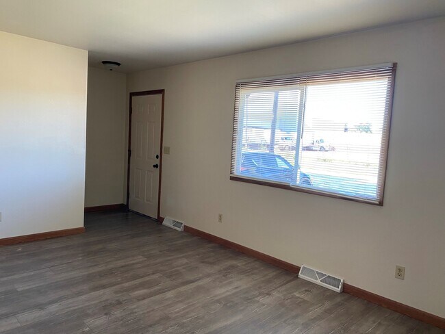 Livingroom - 5005 26th Ave