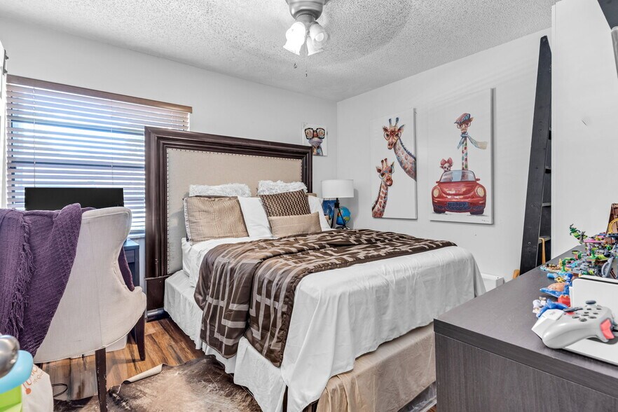 Building Photo - 1420 W Sandpiper Cir