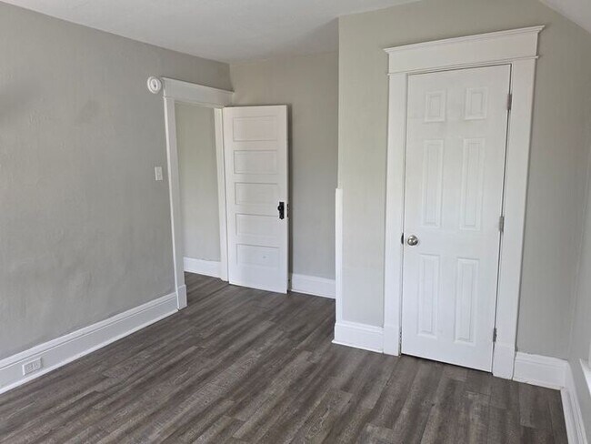 Building Photo - Three Bedroom Single Family home
