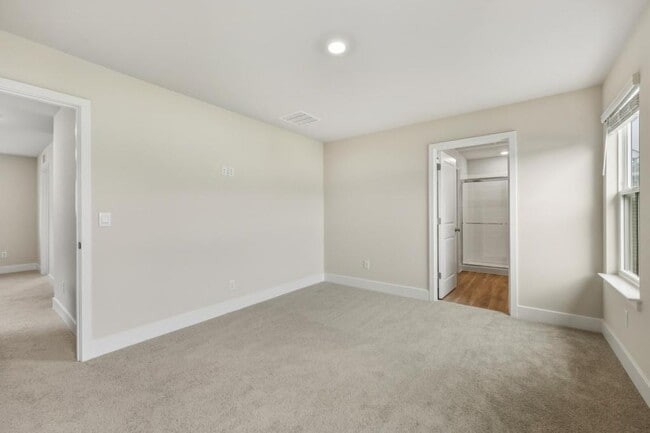 Building Photo - 226 Munsee Cir