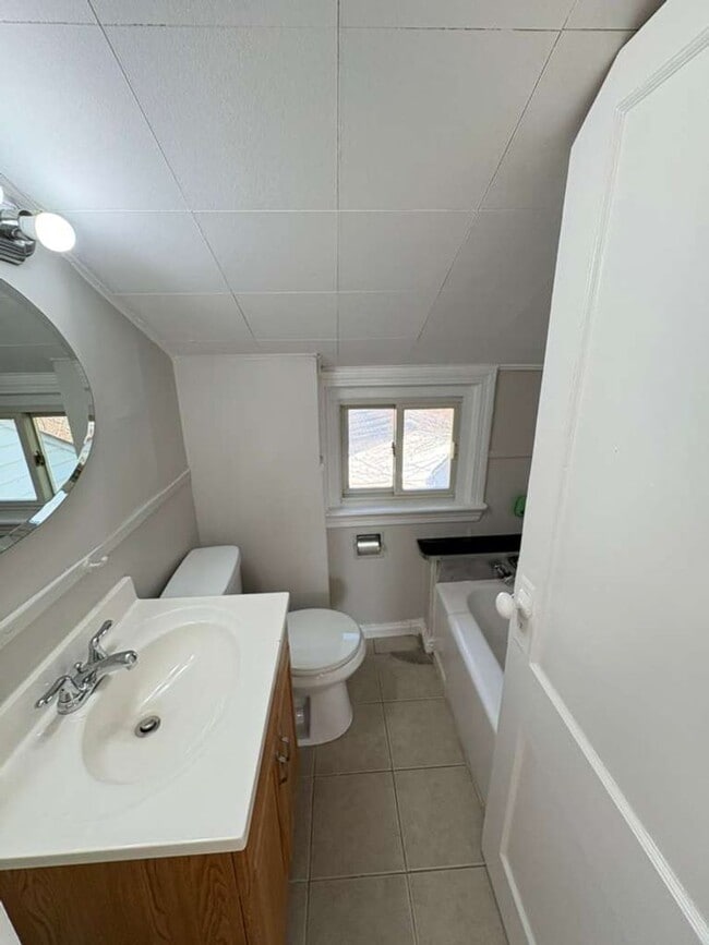 Building Photo - Spacious Single Family Home in Willowick