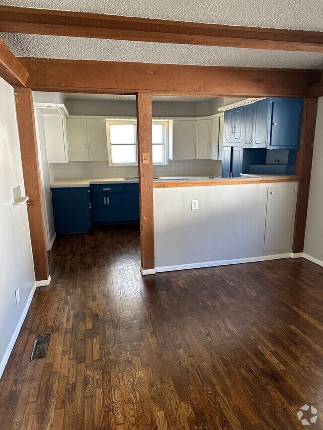 Building Photo - Spacious & Affordable Tulsa Living | 4 Bed...