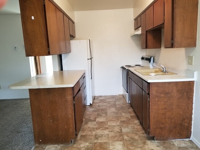 Interior Photo - 460 GROVE
